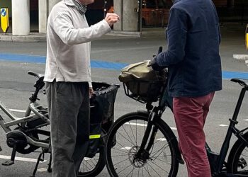 Benedict Cumberbatch svađa se na ulici s biciklistom ‘osvetnikom’ koji je rekao da je preskočio crveno svjetlo na e-biciklu vrijednom £5200