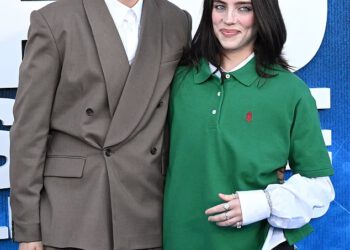 Billie Eilish debitira na crvenom tepihu s dečkom Natom Wolffom nakon što su bili u vezi godinu dana