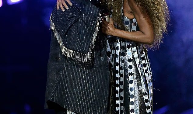 Boy George kaže da je ‘tužan što nismo prošli u finale’ dok daje izjavu nakon što je ispao s politički nabijene Eurovizije sa San Marinom