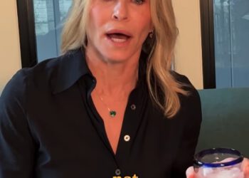 Chelsea Handler buni se protiv kampanje gradonačelnika LA-a Spencera Pratta dok pije votku… dok ju on prži jer je prisustvovala Epsteinovoj večeri