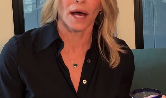 Chelsea Handler buni se protiv kampanje gradonačelnika LA-a Spencera Pratta dok pije votku… dok ju on prži jer je prisustvovala Epsteinovoj večeri