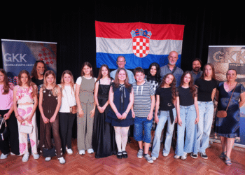 DOMOFEST 2026.: Gradska knjižnica Kaštela izvedbama domoljubnih pjesama obilježila Dan hrvatske državnosti