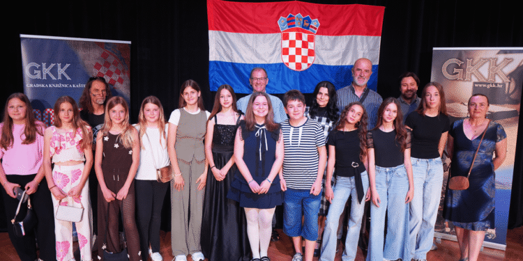 DOMOFEST 2026.: Gradska knjižnica Kaštela izvedbama domoljubnih pjesama obilježila Dan hrvatske državnosti