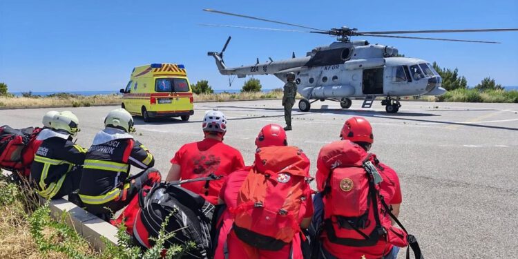 DRAMA KOD DUBROVNIKA Helikopterom MORH-a hitno spašena starija muška osoba kojoj je pozlilo u planini