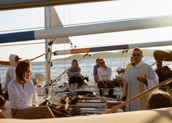 DUHOVNI TURIZAM POD JEDRIMA Isusovac Tvrtko Barun pokreće regatu koja čisti more i hrani dušu