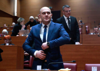 Dabro pozvao Hrvate na dvije minute šutnje u srijedu, pola Sabora skočilo na noge