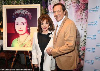 Dama Joan Collins (92) izgleda mlađe no ikad dok uživa u noćnom izlasku sa suprugom Percyjem Gibsonom (61) na dobrotvornoj gali svečanosti u Londonu u kojoj su zvijezde
