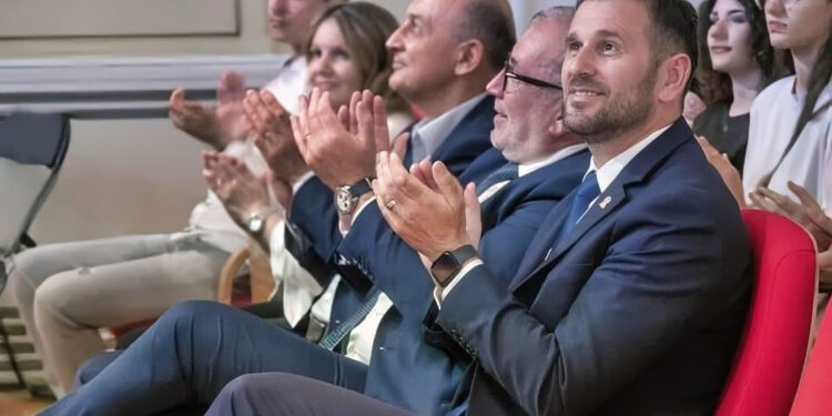 Dan Europe u Splitu. Nagrađeni najbolji učenici osnovnih i srednjih škola: “Vaši uspjesi nisu samo osobni uspjesi, nego i ponos vaših obitelji, škola i cijeloga grada”