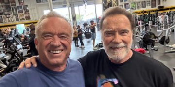 ‘Dan za starije osobe, Gold’s Gym’: RFK Jr dijeli snimku vježbanja s Arnoldom Schwarzeneggerom na Venice Beachu