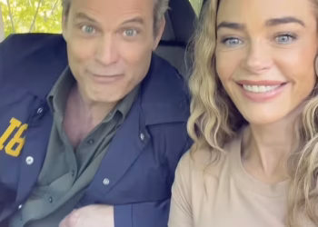 Denise Richards i Casper Van Dien ponovno se okupljaju 29 godina nakon znanstveno-fantastičnog filma Starship Troopers