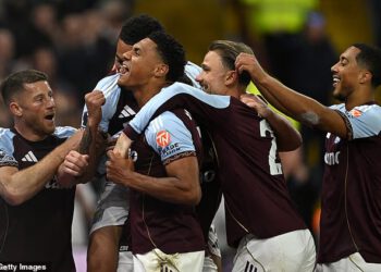 Dok Aston Villa želi ispisati povijest u Istanbulu, Liverpool može samo gledati u prošlost, piše TOM COLLOMOSSE dok je ekipa Unaija Emeryja osigurala status Lige prvaka nemilosrdnom pobjedom koja postavlja više pitanja o poziciji Arnea Slota