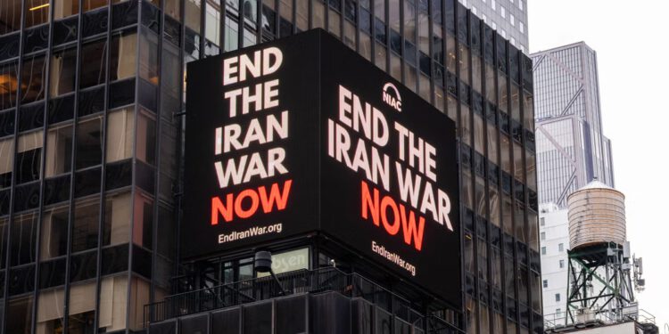 Donald Trump upozorava Iran: dogovorite se ili će se bombardiranje nastaviti na ‘višoj razini’