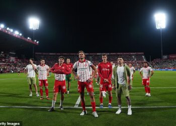 Donny van de Beek pretrpio je još jedan neuspjeh u karijeri jer je IZBAČEN iz La Lige s Gironinom momčadi prepunom zvijezda, uključujući Marc-Andrea ter Stegena i drugu bivšu zvijezdu Man Uniteda