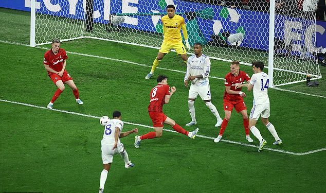 Dorastao prilici! Youri Tielemans i Emiliano Buendia postižu zapanjujuće golove u prvom poluvremenu dok Aston Villa osvaja Europsku ligu