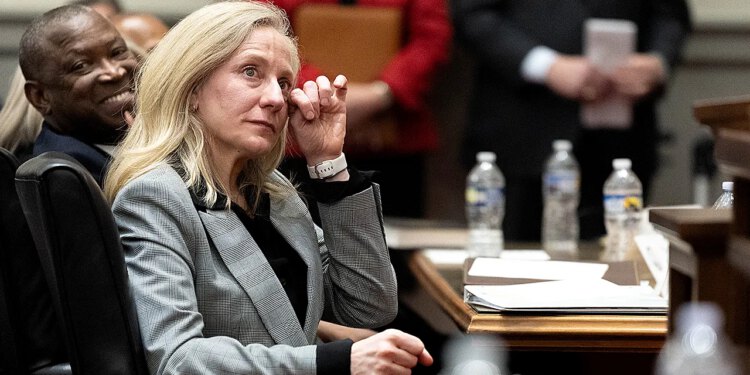 FBI pretresa ured senatorice L. Louise Lucas u državi Virginia u istrazi korupcije