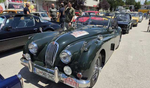 FOTO Ljubitelji klasika okupili se u Čitluku: Oldtimeri oživjeli duh prošlih vremena