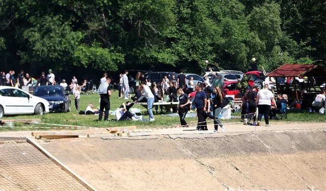 FOTO Mostarci uživaju u prirodi uz roštilj i kupanje za Praznik rada