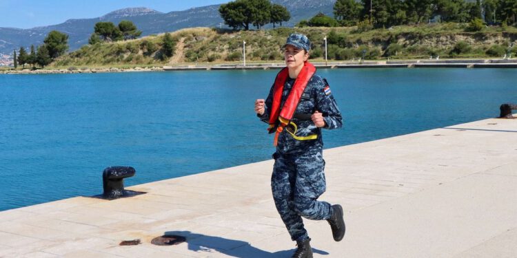 FOTO Održano drugo natjecanje pripadnika Obalne straže RH u mornarskim vještinama