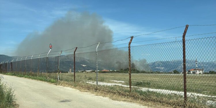 FOTO Požar između Divulja i splitske zračne luke, gust dim nadvio se nad područjem