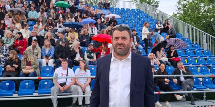 FOTOGALERIJA I VIDEO Još uvijek neizvjesno održavanje operete “Kraljica lopte” na Starom placu