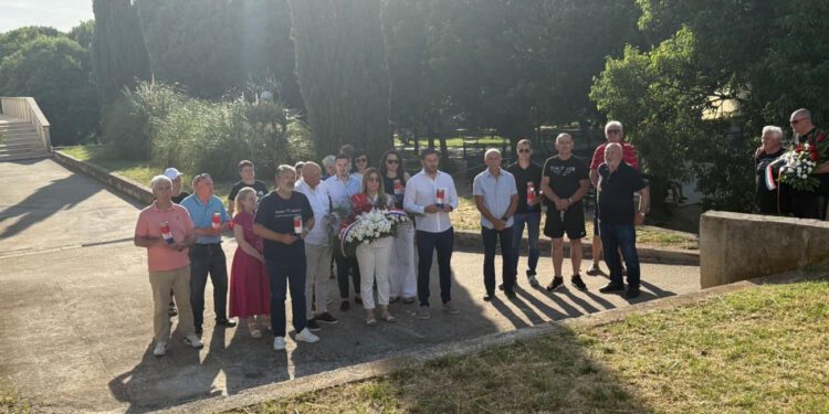 FOTOGALERIJA Mertojak se poklonio hrvatskim braniteljima: Dan državnosti obilježen misom, svijećama i tradicionalnim turnirom