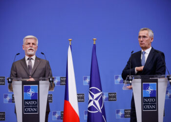 FT: Prepolovljen broj zemalja koje sponzoriraju češku inicijativu za kupnju streljiva za Ukrajinu