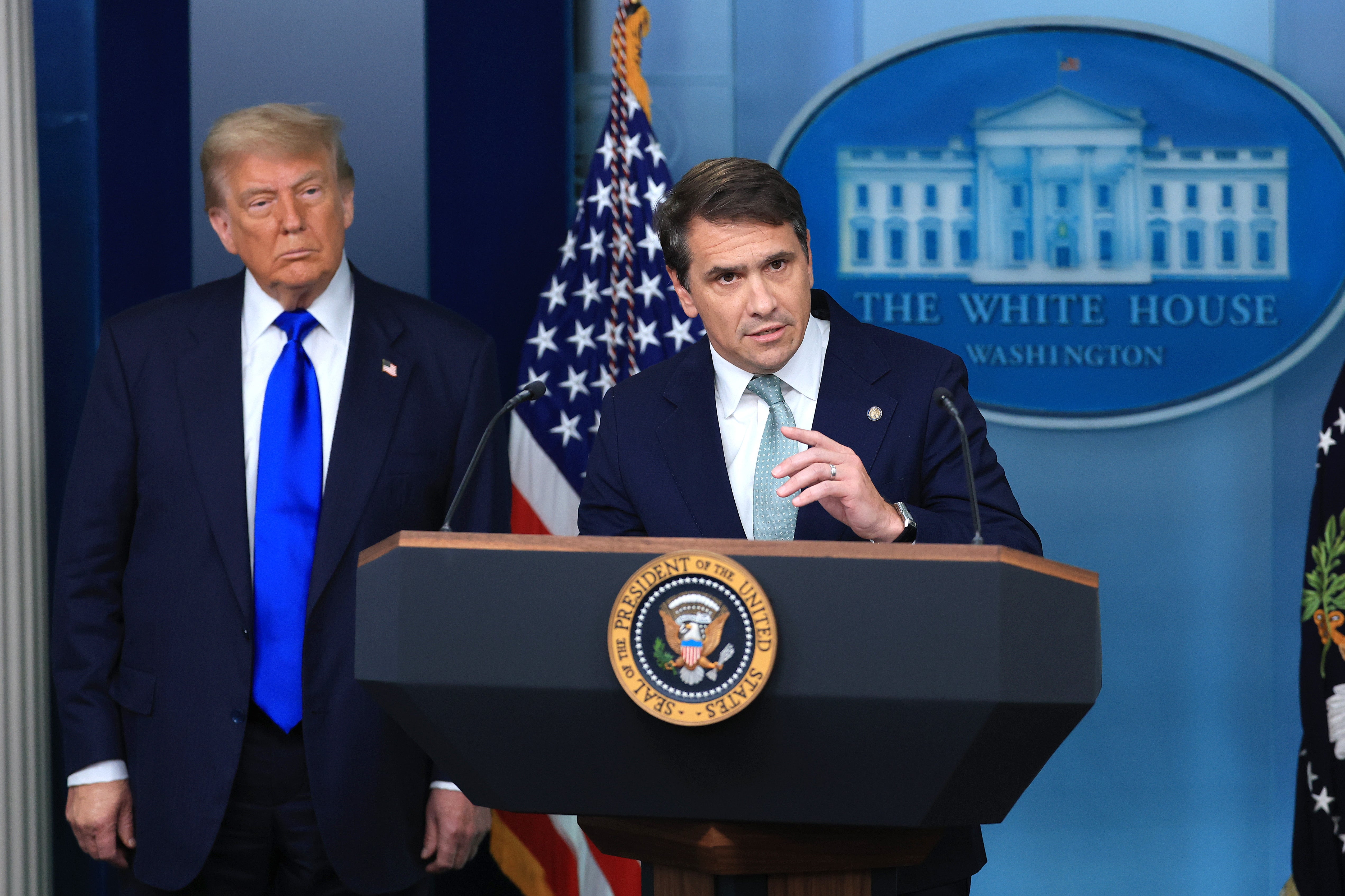 Ministarstvo pravosuđa naznačilo je da bi 'desetci milijuna' Amerikanaca mogli biti kvalificirani za isplate iz 'fonda za bljuzgavicu' predsjednika Trumpa od 1,8 milijardi dolara