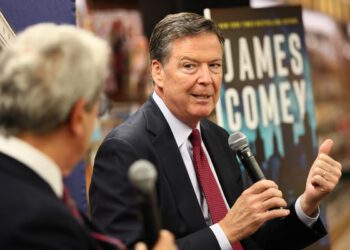 Glavni tužitelj u slučaju školjki protiv bivšeg direktora FBI-a Jamesa Comeyja odstupio je s dužnosti
