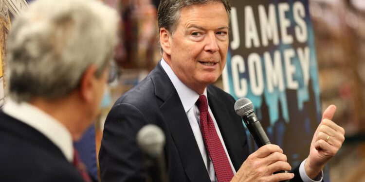 Glavni tužitelj u slučaju školjki protiv bivšeg direktora FBI-a Jamesa Comeyja odstupio je s dužnosti
