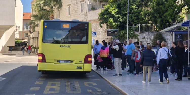 Gužve u centru Splita zbog koncerta kod HNK-a: Mijenjaju se trase autobusa