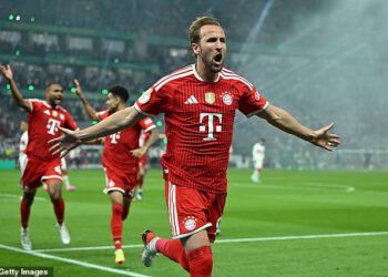 Harry Kane osvojio je svoj drugi trofej u sezoni nakon što je zvijezda Bayern Münchena postigla HAT-TRICK u finalu njemačkog kupa – dok kapetan Engleske šalje upozorenje za Svjetsko prvenstvo suparnicima Tri lava