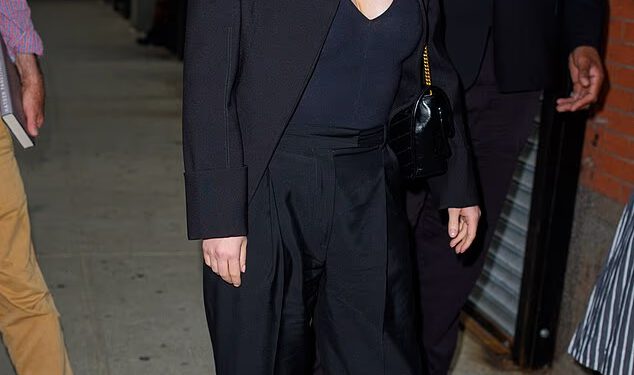 Hayden Panettiere otkrila naslovnicu jer je prvi put viđena otkako je nagovijestila identitet ‘vrlo poznate britanske pjevačice, tekstopisca’ s kojom su stavili u krevet s 18 godina
