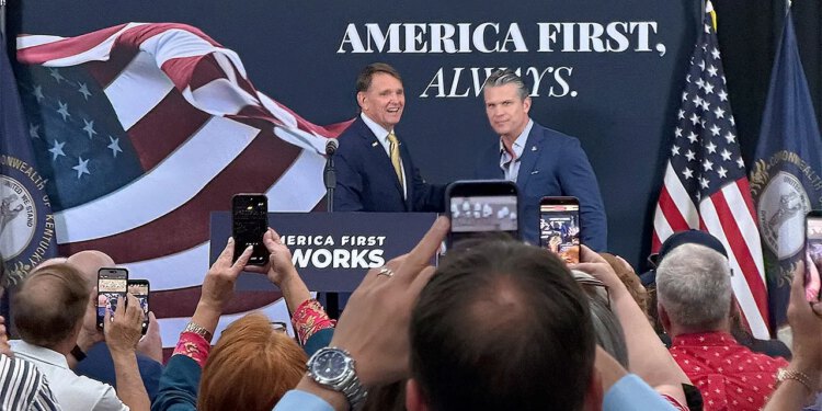 Hegseth se okuplja za veterana Navy SEAL-a kojeg podržava Trump i izaziva Massieja u Kentuckyju