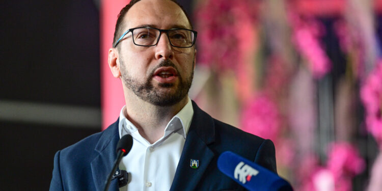 Holjevac: ‘Tomaševiću neće naškoditi afere jer birače Možemo uopće nije briga jesu li oni lopovi ili nesposobni”