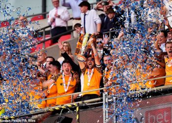 Hull City osigurao promociju u Premier ligi jer je Oli McBurnie zabio kasni pobjednik u finalu doigravanja prvenstva – nakon što se odgoda Middlesbrougha pokazala privremenom nakon Spygate drame