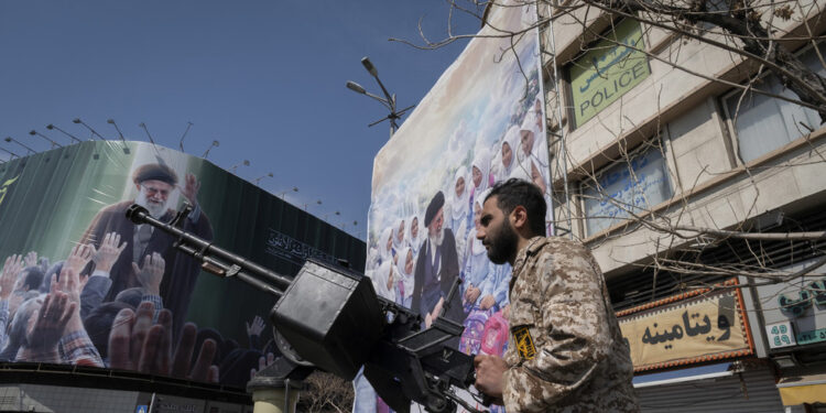 Iran je ‘naciljao’ američku bazu kao odgovor na nove napade – IRGC — RT World News