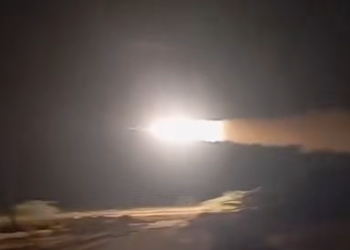 Iran objavio nove snimke udara na američke razarače