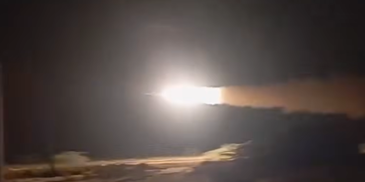 Iran objavio nove snimke udara na američke razarače
