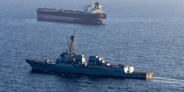 Iranski režim ‘uperio nam je pištolj u glavu’ zbog Hormuškog tjesnaca, kaže bivši šef CIA-e