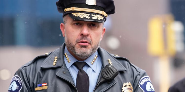 Iznenadna ostavka šefa policije vraća Minneapolis u metež nakon godina krize