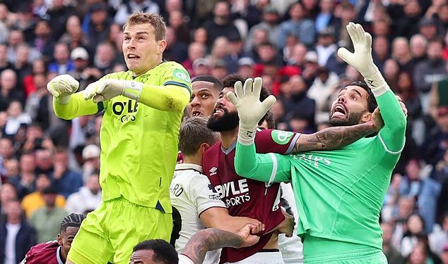 Je li ovo VAR poziv kojim Arsenal osvaja Premier ligu? Sudac ISKLJUČIO pogodak West Hama u sudačkoj nadoknadi nakon duge provjere za prekršaj na Davidu Rayi