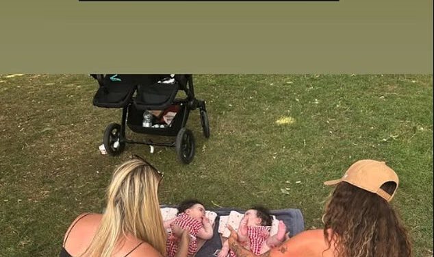 Jesy Nelson daje svojim voljenim kćerima blizankama Ocean i Story fizioterapiju u slatkom trenu usred njihove srceparajuće bitke sa SMA