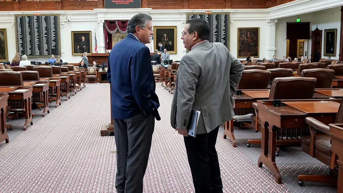 John Lujan, desno, kandidirao se za Kongres