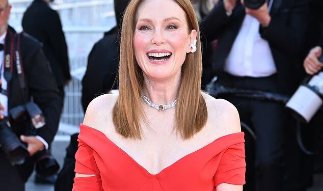 Julianne Moore otkriva film iznenađenja s bivšim predsjednikom Barackom Obamom i prvom damom Michelle