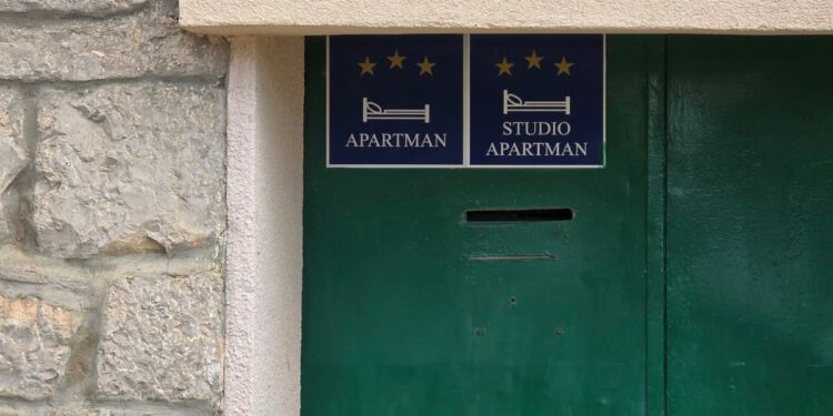 KRAJ ANARHIJE NA INTERNETU Od danas na snazi nova EU pravila za Airbnb i Booking, Hrvatska uvodi drastične mjere protiv rada na crno