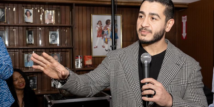 Kandidat za Senat Michigana Abdul El-Sayed priznaje da je uništio bocu pića