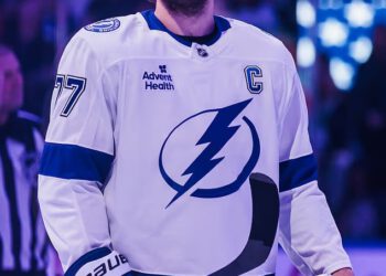 Kapetan NHL-a Victor Hedman otkriva razlog tajanstvenog izostanka iz doigravanja u iskrenoj objavi na društvenim mrežama: ‘Nije lako’