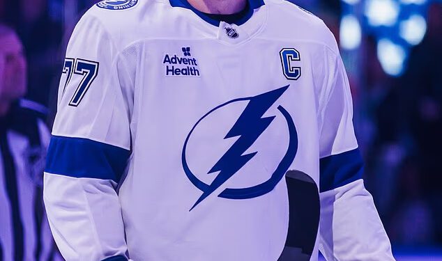 Kapetan NHL-a Victor Hedman otkriva razlog tajanstvenog izostanka iz doigravanja u iskrenoj objavi na društvenim mrežama: ‘Nije lako’