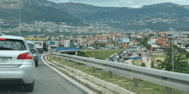 Kilometarske kolone prema Solinu, Kaštelima i Dugopolju, vozači očajni: “Jedva se mičemo s mjesta”