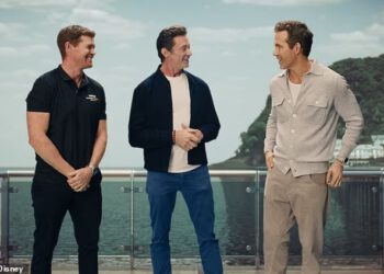 Kolege iz Deadpoola i Wolverinea, Hugh Jackman i Ryan Reynolds, udružuju se dok holivudski prijatelji okreću kamere na australski vrhunski trkaći tim